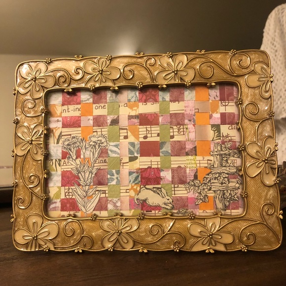 Handmade Paper Weave With Rabbit and Flower Illustrations in Flower Gold Frame - Picture 2 of 7